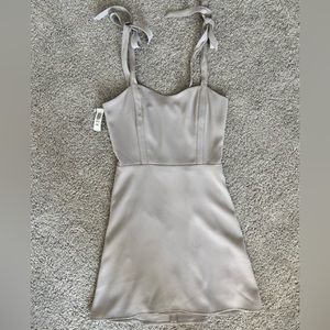 NEW WITH TAGS Aritzia Sunday Best Weller Ashen Cendré Grey Dress